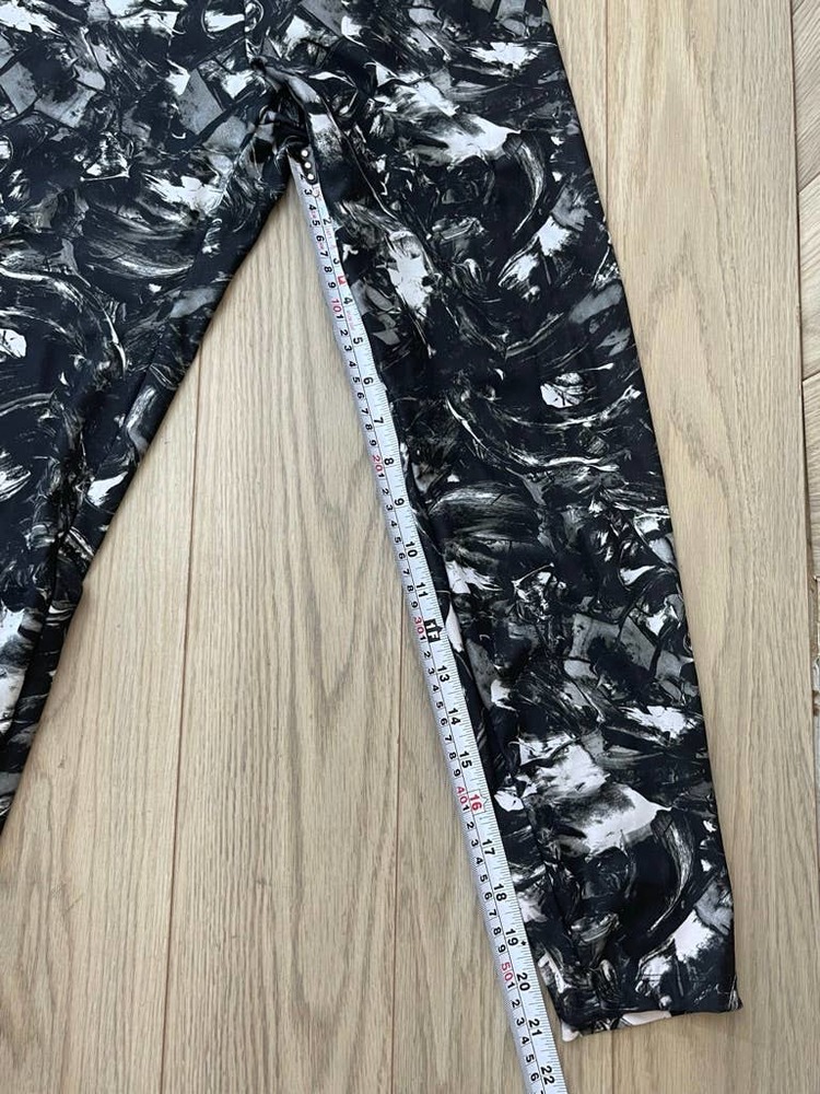 NWOT Bally SZ: MED Capri Activewear Leggings - Picture 6 of 6